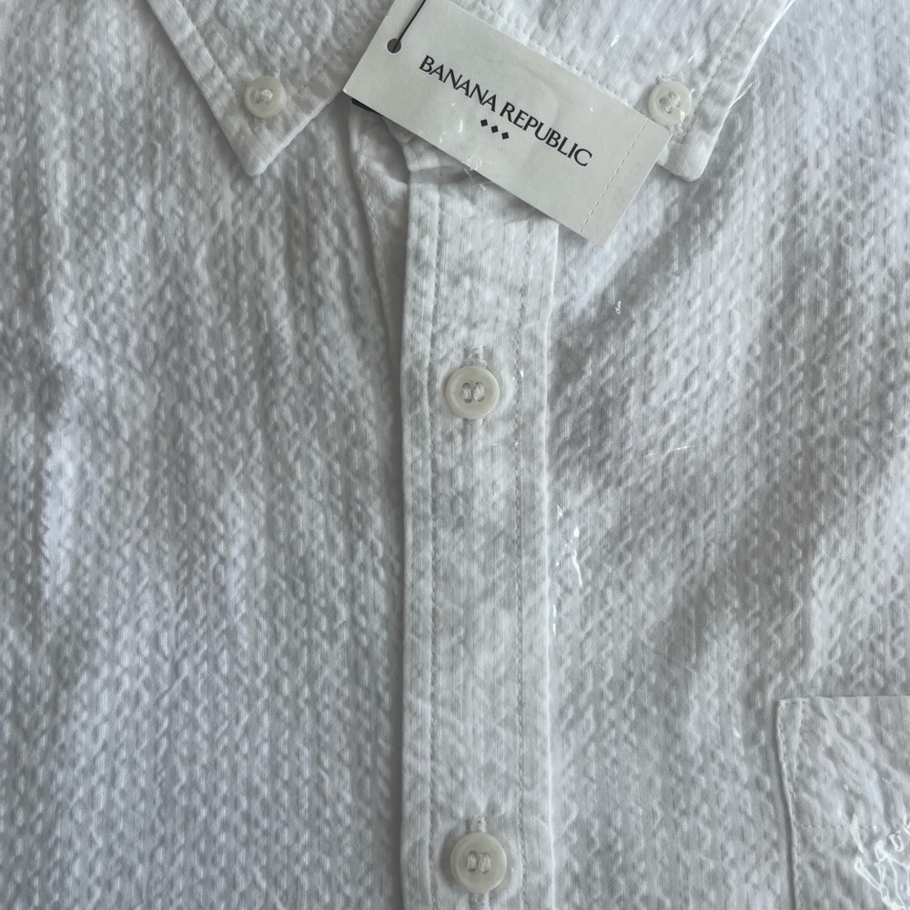 Banana Republic White seersucker  Casual Button Down Shirt